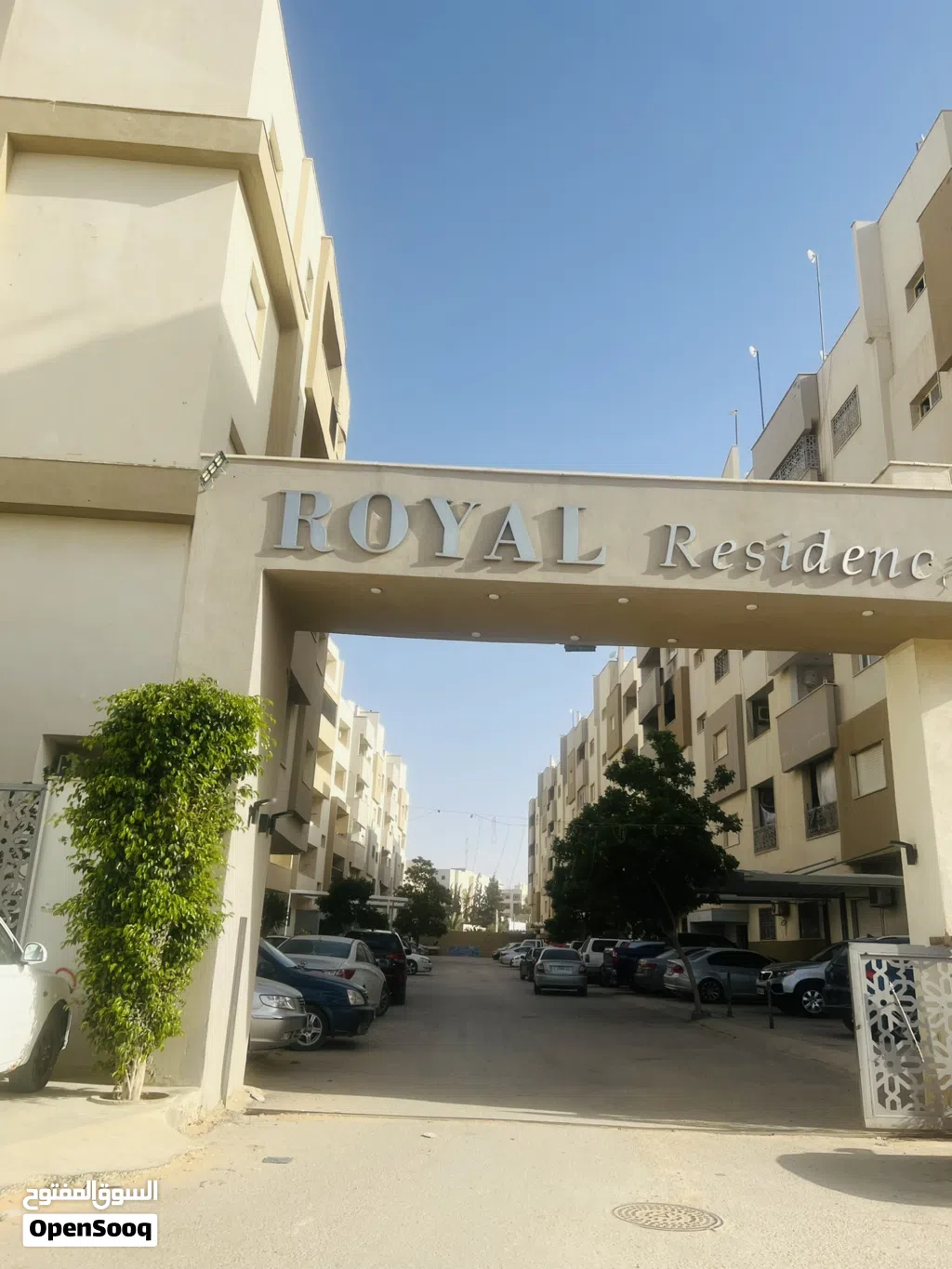 شقة للبيع السدرة حي رويال تشطيب شخصي والبيع بي الاثات وصرف صحي دولة بريكدجو خزان مياه خاص بشقة