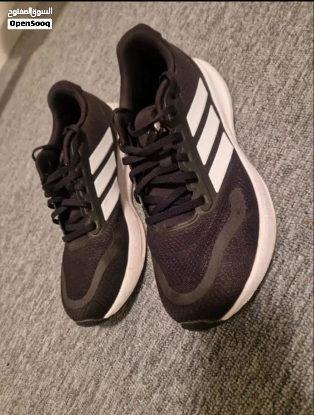 حذاء adidas كلاود فوم أصلي .