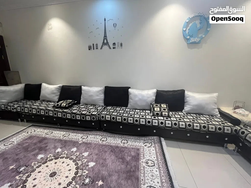 كنب متصل لون ابيض واسود
