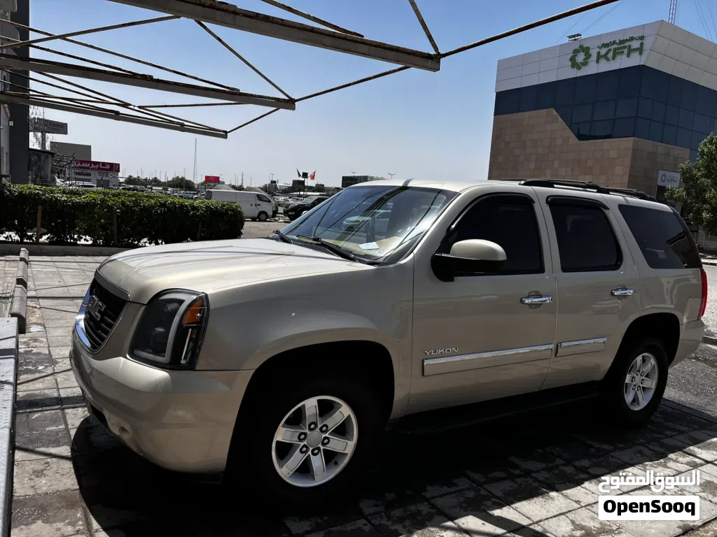 GMC Yukon Standard