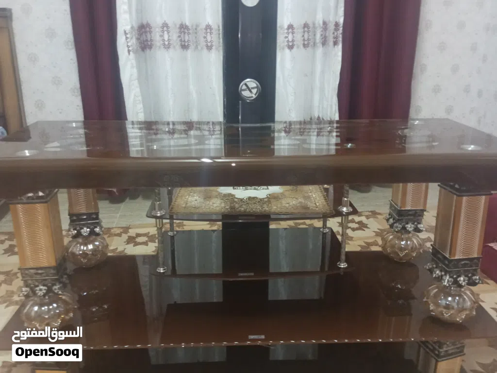 طاولة شاشة بحالة جيدة