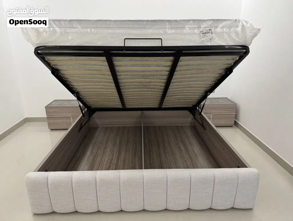 King Bed w/hydraulic 200x180 Dresser & nightstand سرير بوحدة تخزين هيدروليك، 2 طاولة جانبية وتسريحة