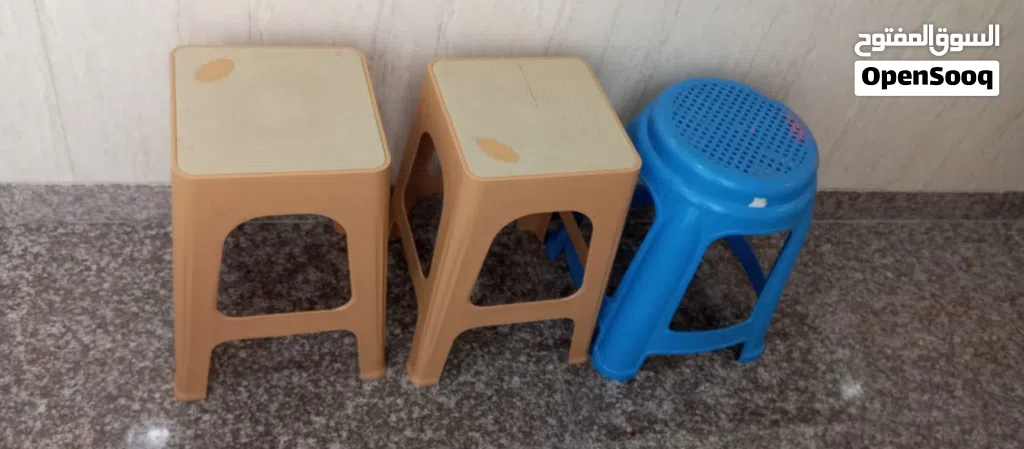 3 كراسي شبه جديدة