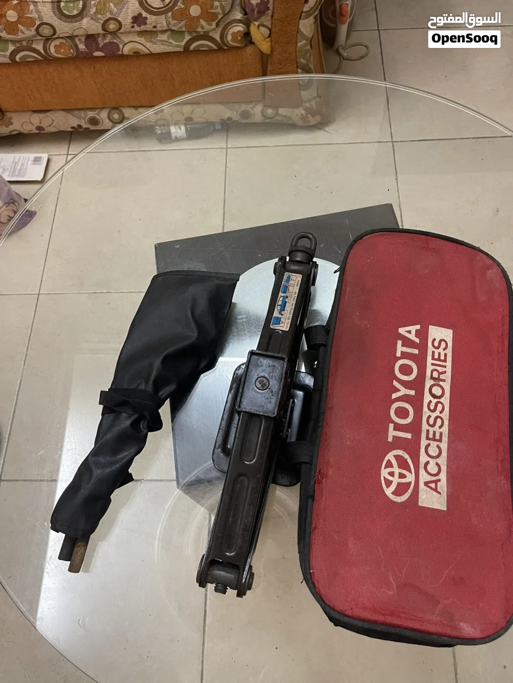 رافعة ( عفريتة ) بريفيا اصلية حق شركة تويوتا مع شنطة عدة تويوتا مع مفتاح كفر