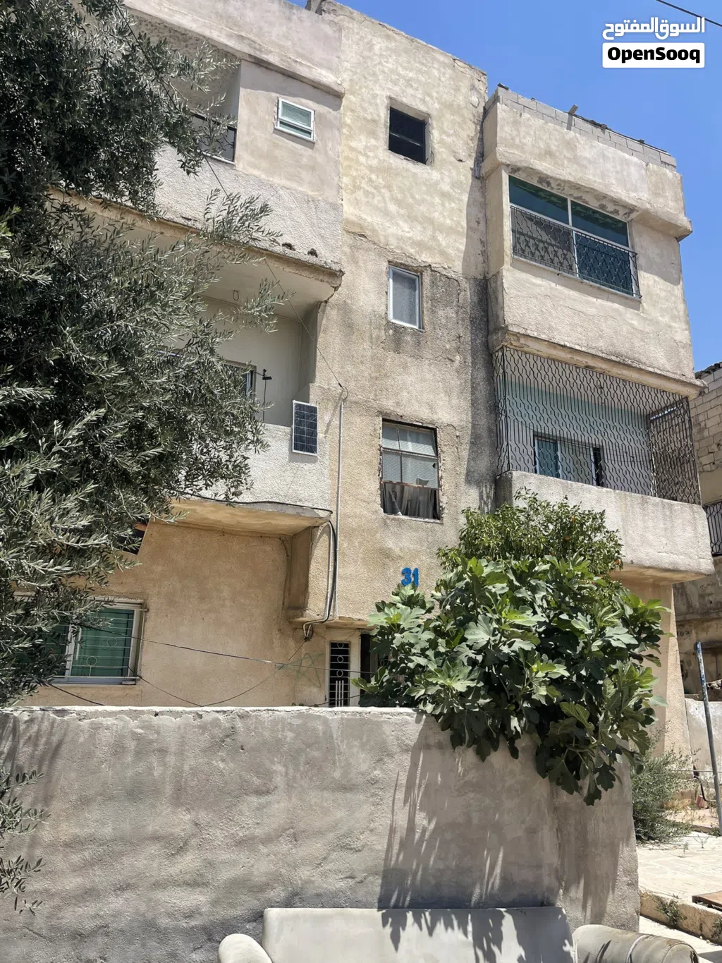 عمارة للبيع في منطقة المقابلين ثلاث طوابق