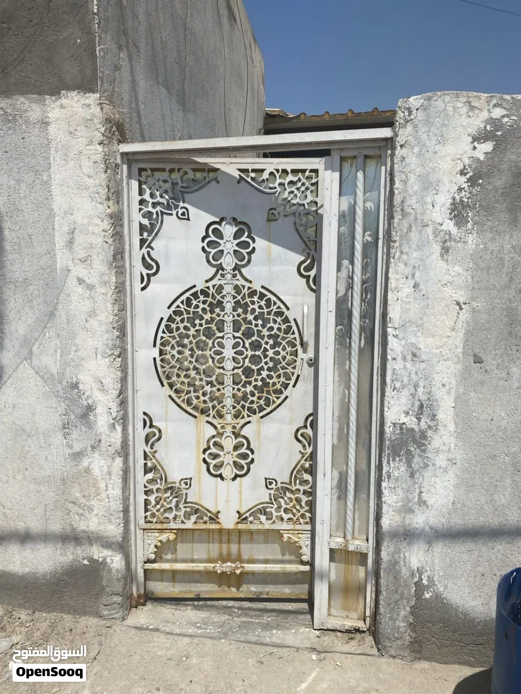 مشتمل للإيجار/المعقل