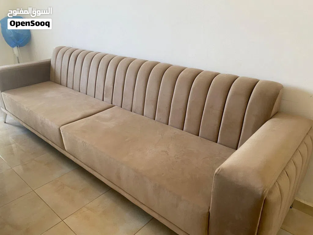 كنباية تفصيل غرفة جلوس طول 320 في 82 استعمال خفيف وبحالة ممتازة