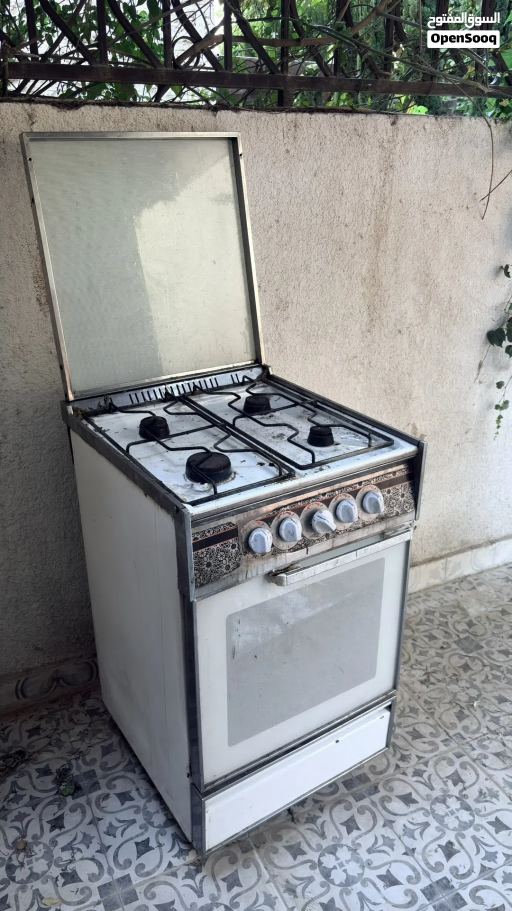 ثلاجة و فرن أربع عيون