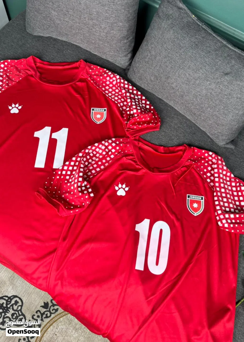 بلوزة المنتخب الاردني لسنة 2026 توفرت ومتوفرة بلونين رقم احمر وابيض المقاسات 1 ، 2