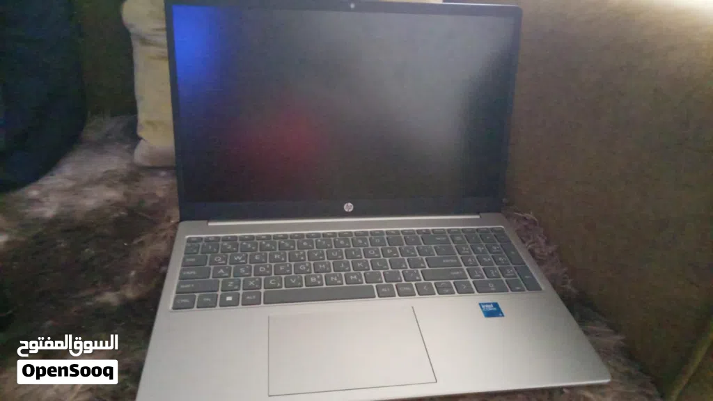 لابتوب HP استخدام اقل من شهر الكفالة لسى موجود ومعه جميع أغراضه ولا خدشه