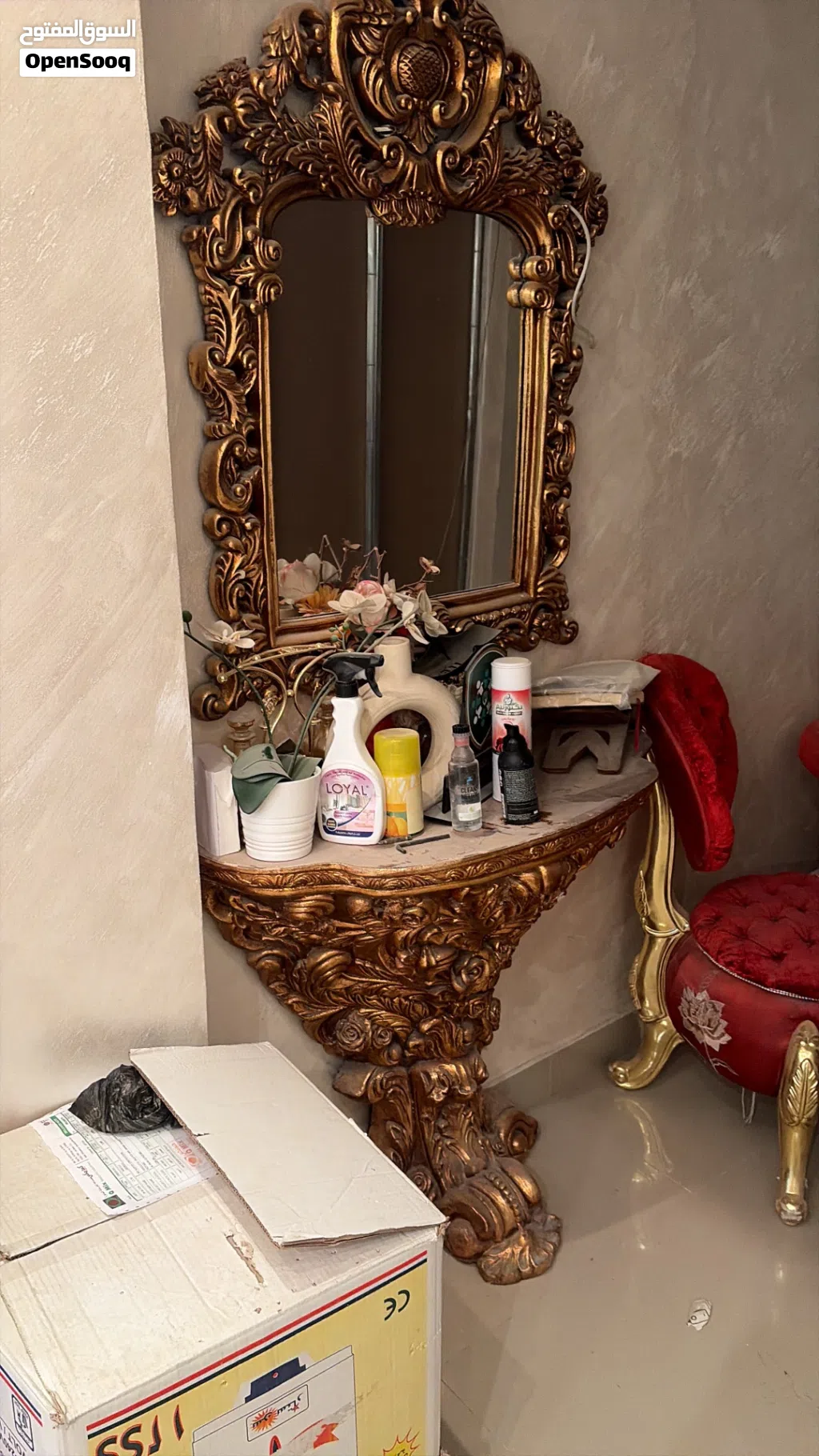 For sale table with mirror