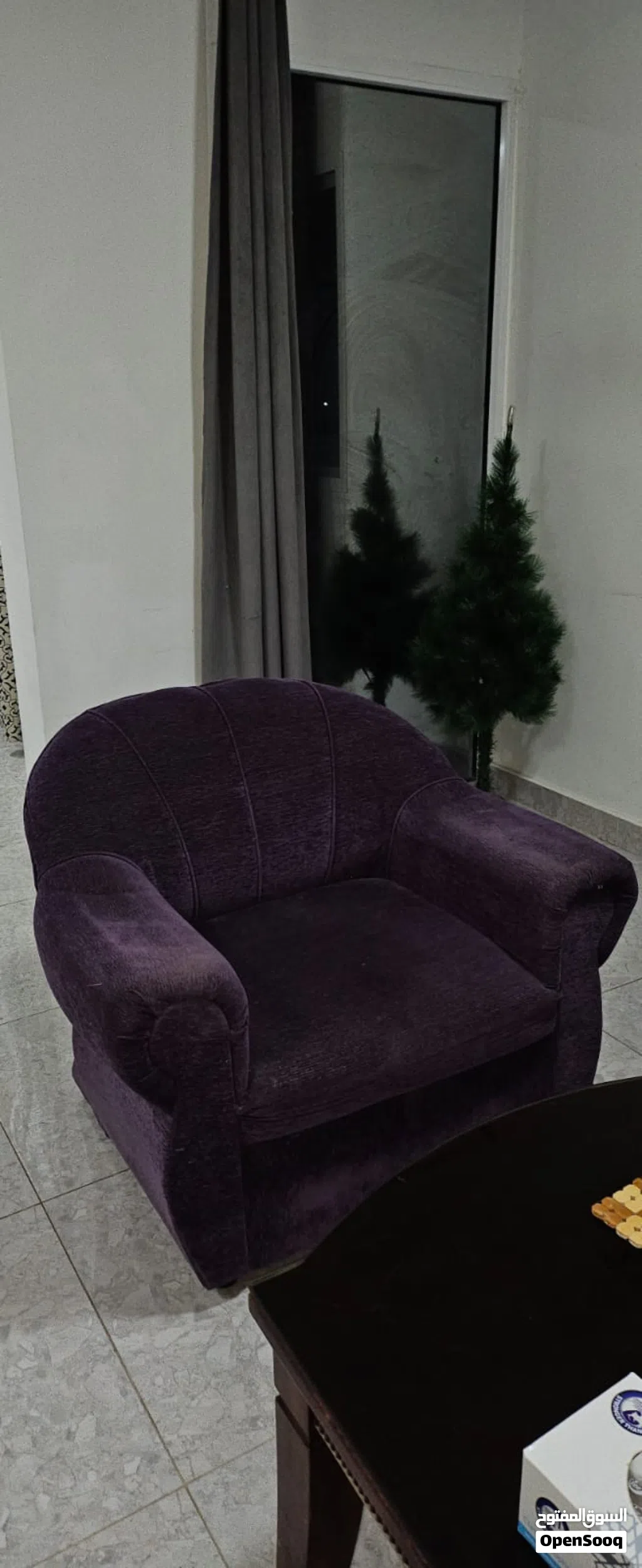 طقم كنب مع طاولة للبيع