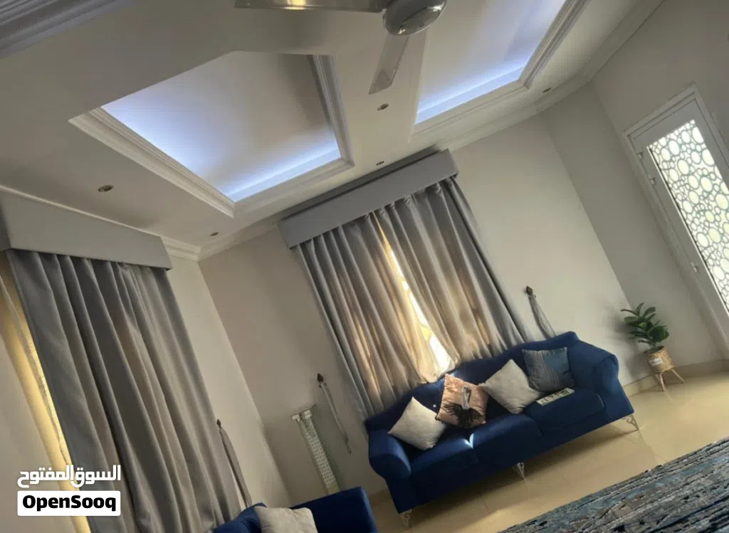 فيلا من ثلاث طوابق و سبع غرف للايجار في بركاء الصومحان الشمالية