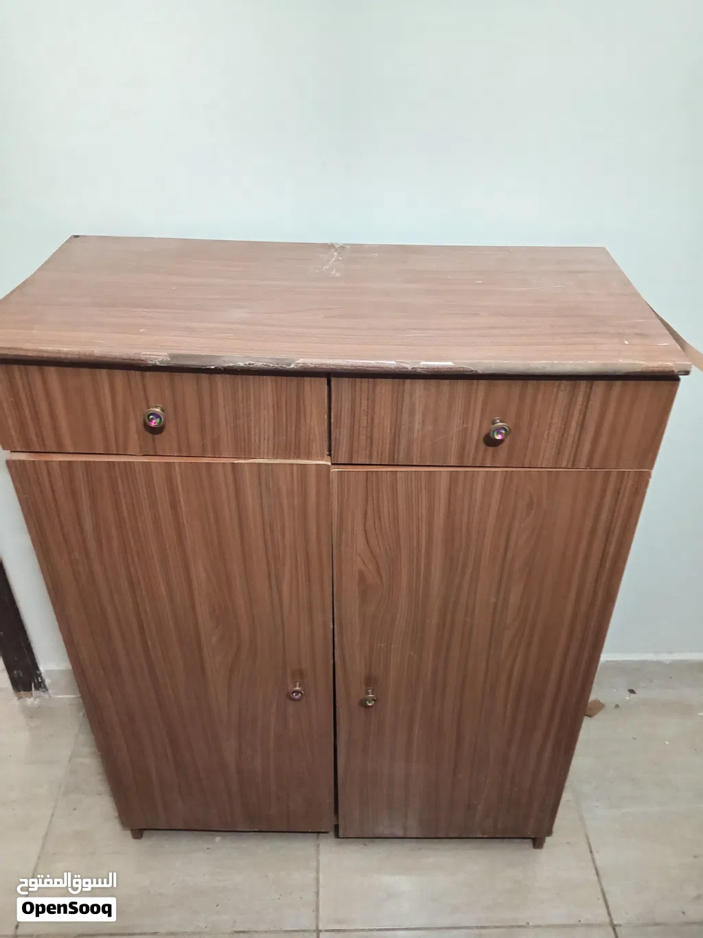 متفوقات للبيع