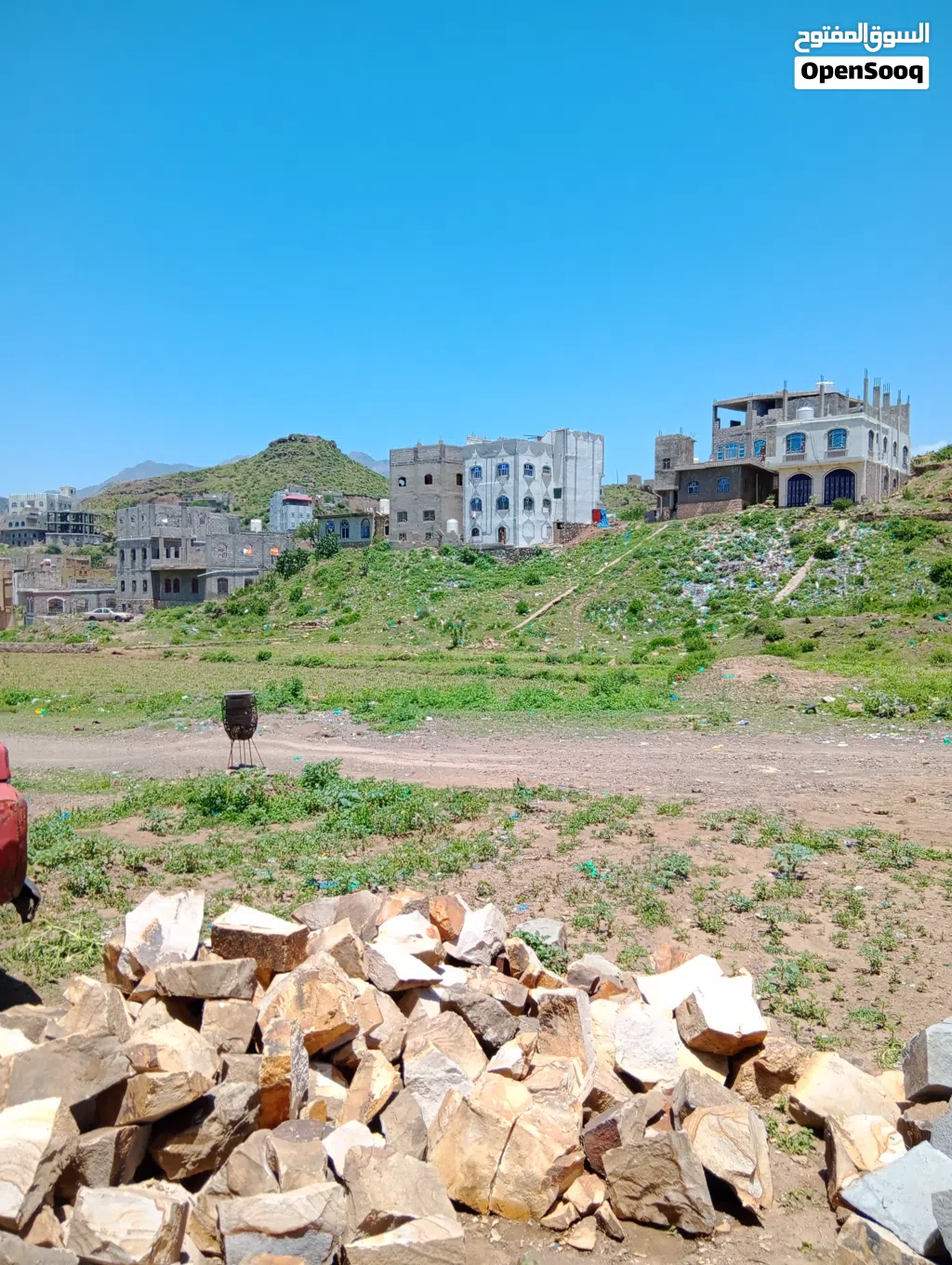 عمارة سكنية جاهزه عرطه 5 شقق 2 محلات على 3 خطوط 6 متر