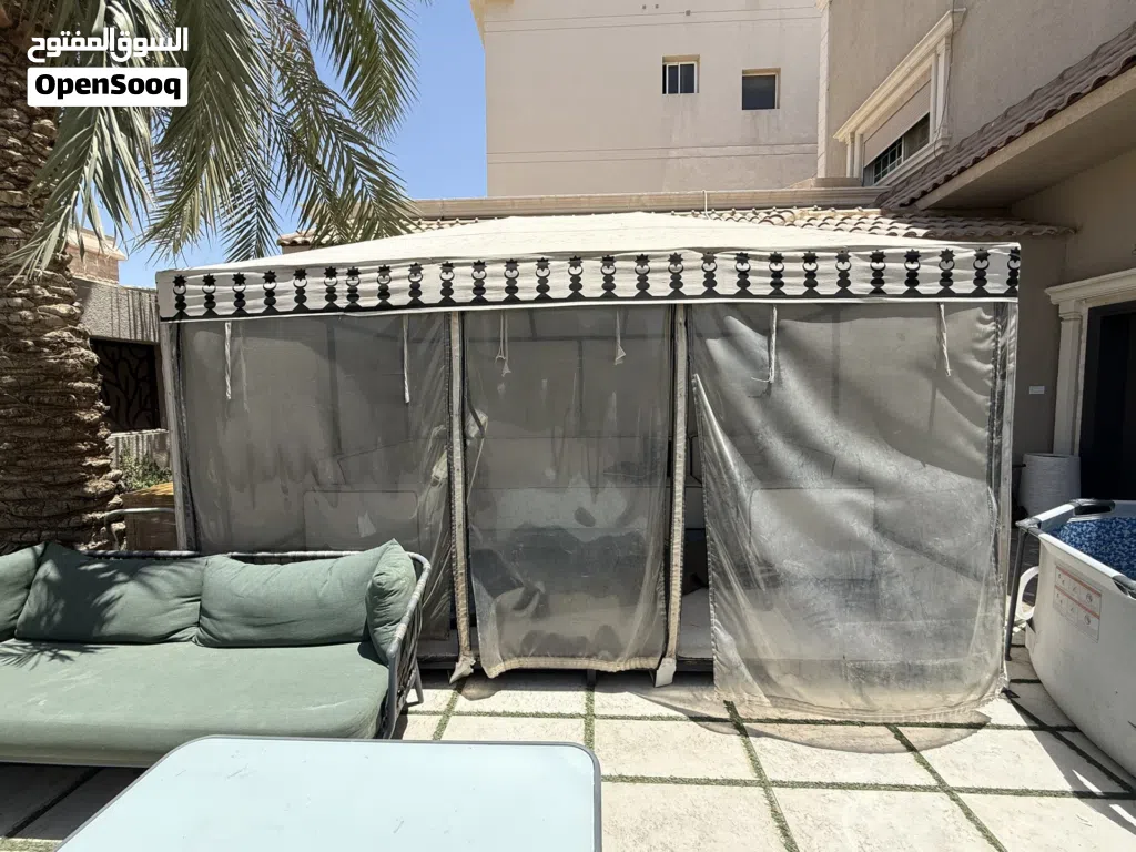 خيمة حديد مع كنبات