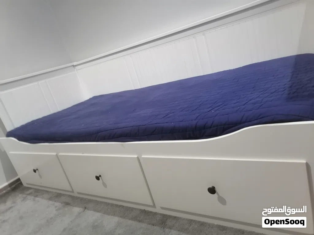 سرير إيكيا HEMNES أبيض مع 3 أدراج – شبه جديد