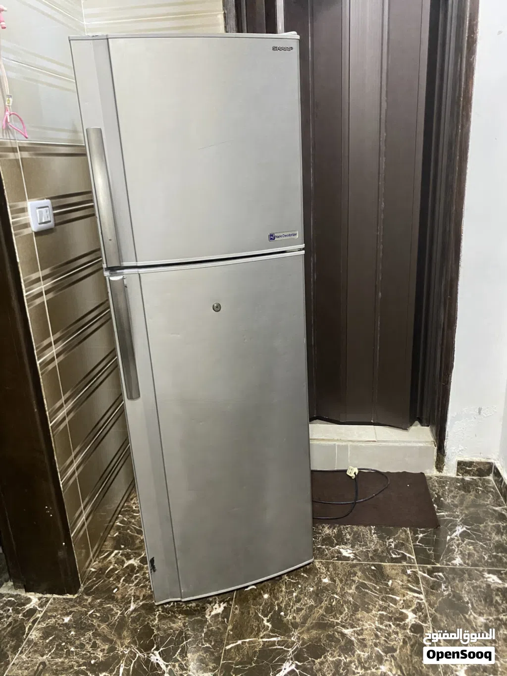 ثلاجة شارب للبيع زي الفل القديم الي ما بخرب