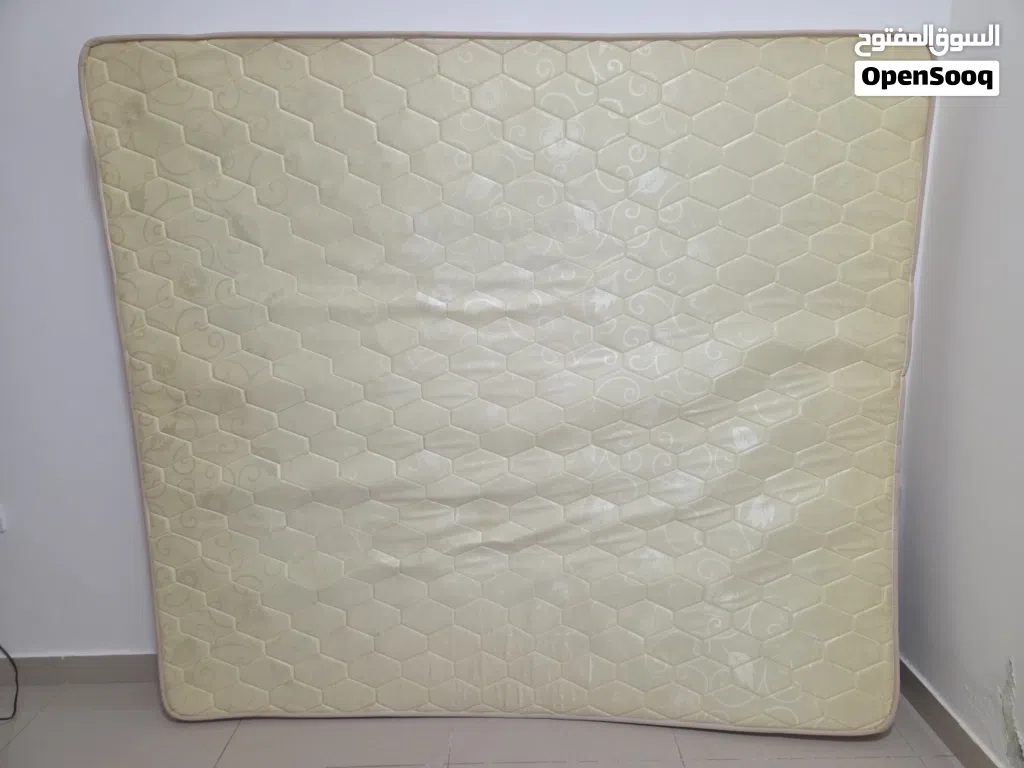 مرتبه (فرشه/ Mattress ) بحاله ممتازه 180×200