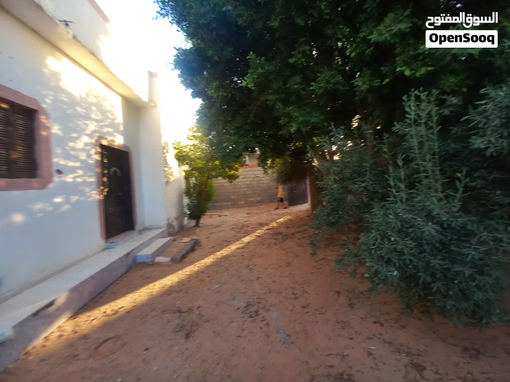 سلام عليكم حوش للبيع في العزيزية البير جديد قرب من مصحت الشفاء فيه تلاتا ديار وصالون مربوعه خارجيه