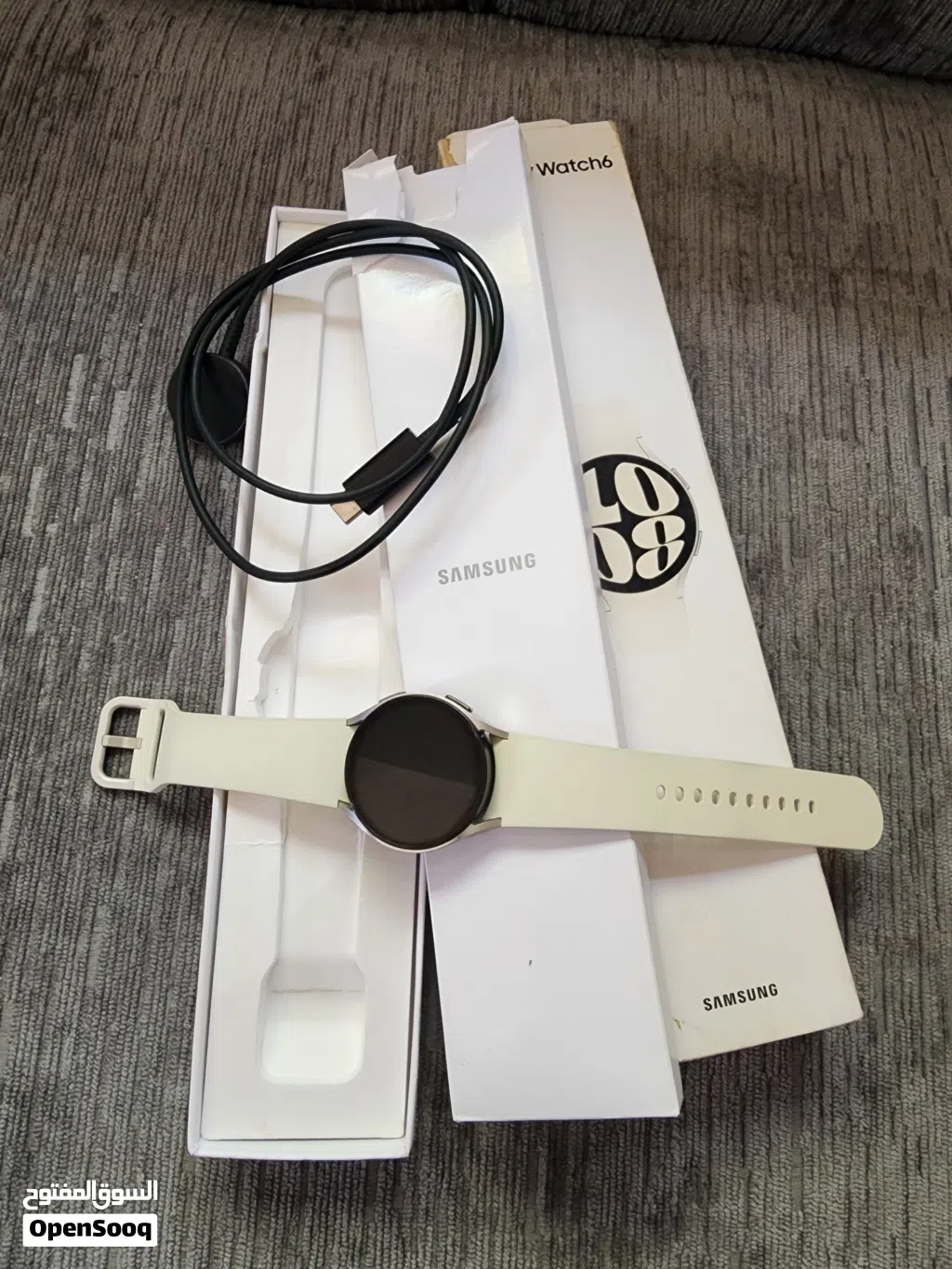 ساعه samsung watch 6 40m وكالة مع كل أغراضها زي الجديد