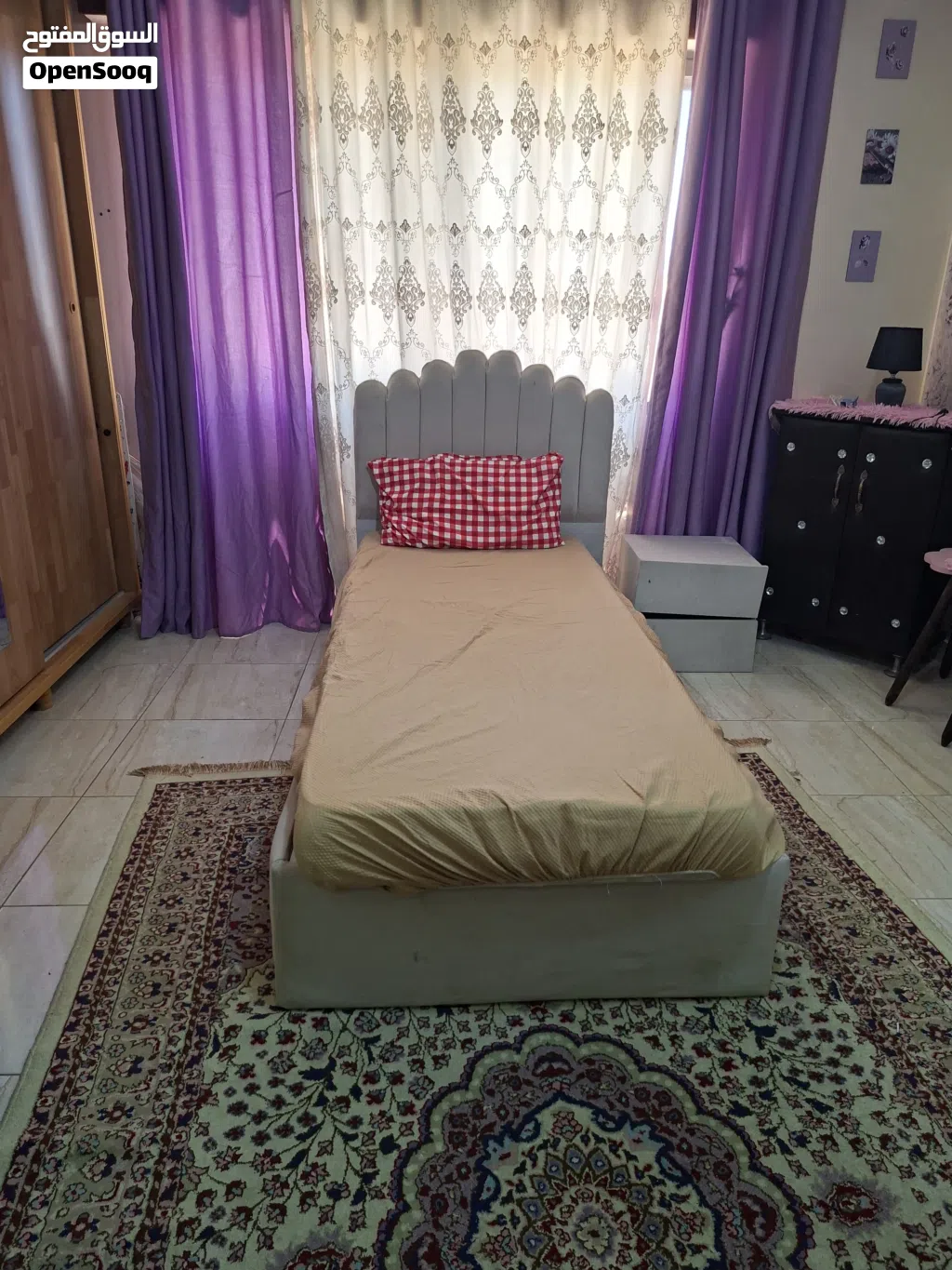 سرير خشب مفرد
