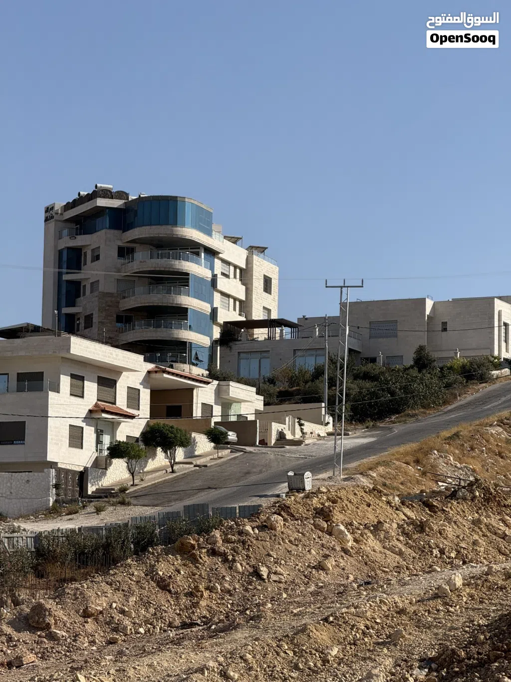 ارض للبيع بمساحة 950 م من المالك في ناعور طريق السلام ـ بجانب مدرسة والدورف محيط فلل فخم