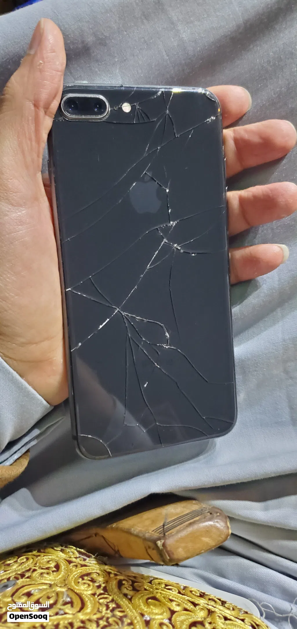 ايفون 8 بلس ذاكرة 256 جيجا رسمي اي شريحة بطارية وكالة 75 ٪ مشرخ خلفية غلاف ونة جديد بسعر عرطة 30 الف