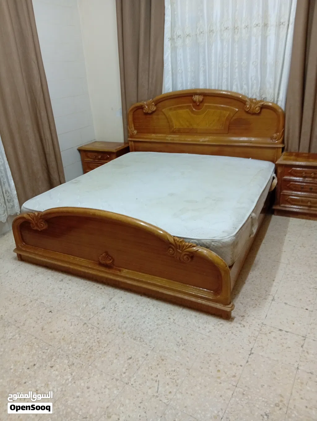 تخت مجوز مع فرشه وتوابعه