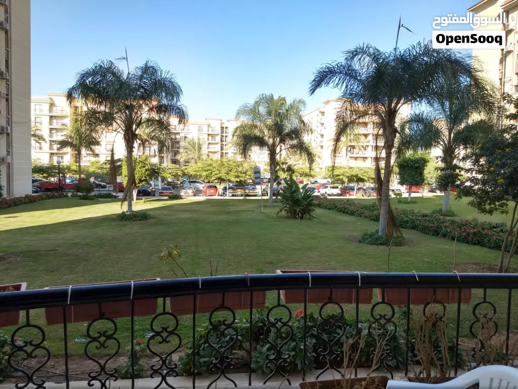 بموقع ممتاز وفيو رائع على حديقة كبيرة وشارع رئيسى وبحرية دقائق من مول افينيو والسوق الشرقى نموذج b
