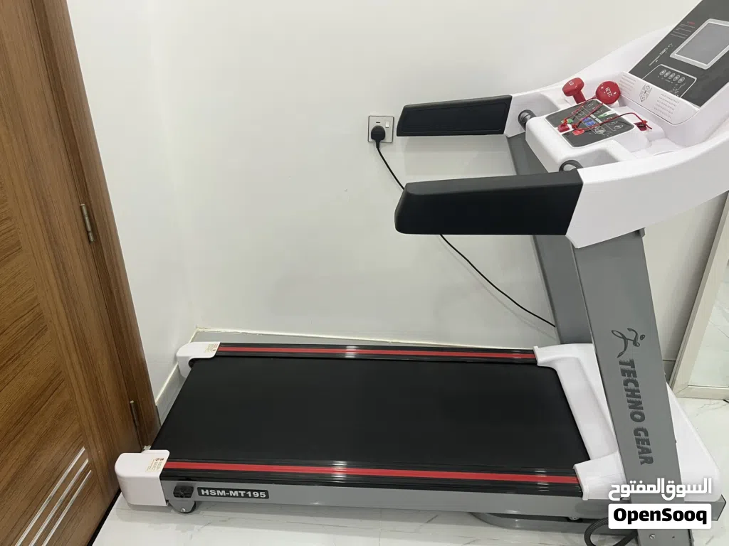 جهاز مشي كهربائي (Treadmill) بحالة ممتازة