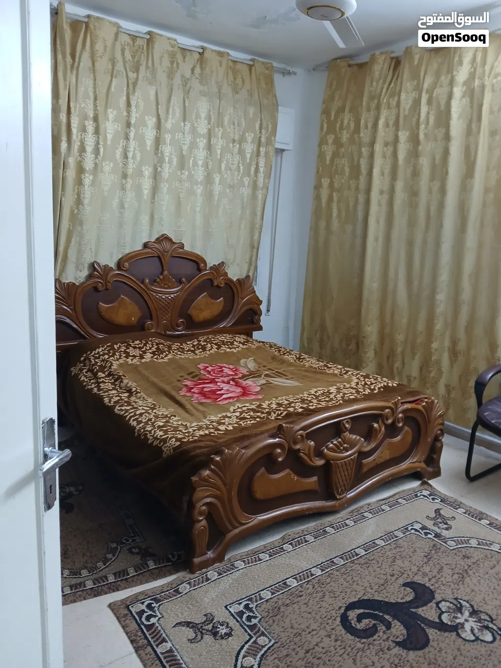 غرفة نوم وصالون ومطبخ وحمام وبلكونه مفروشة طابق ثاني للايجارمن المالك جبل الحسين خلف مدرسة الرشيد