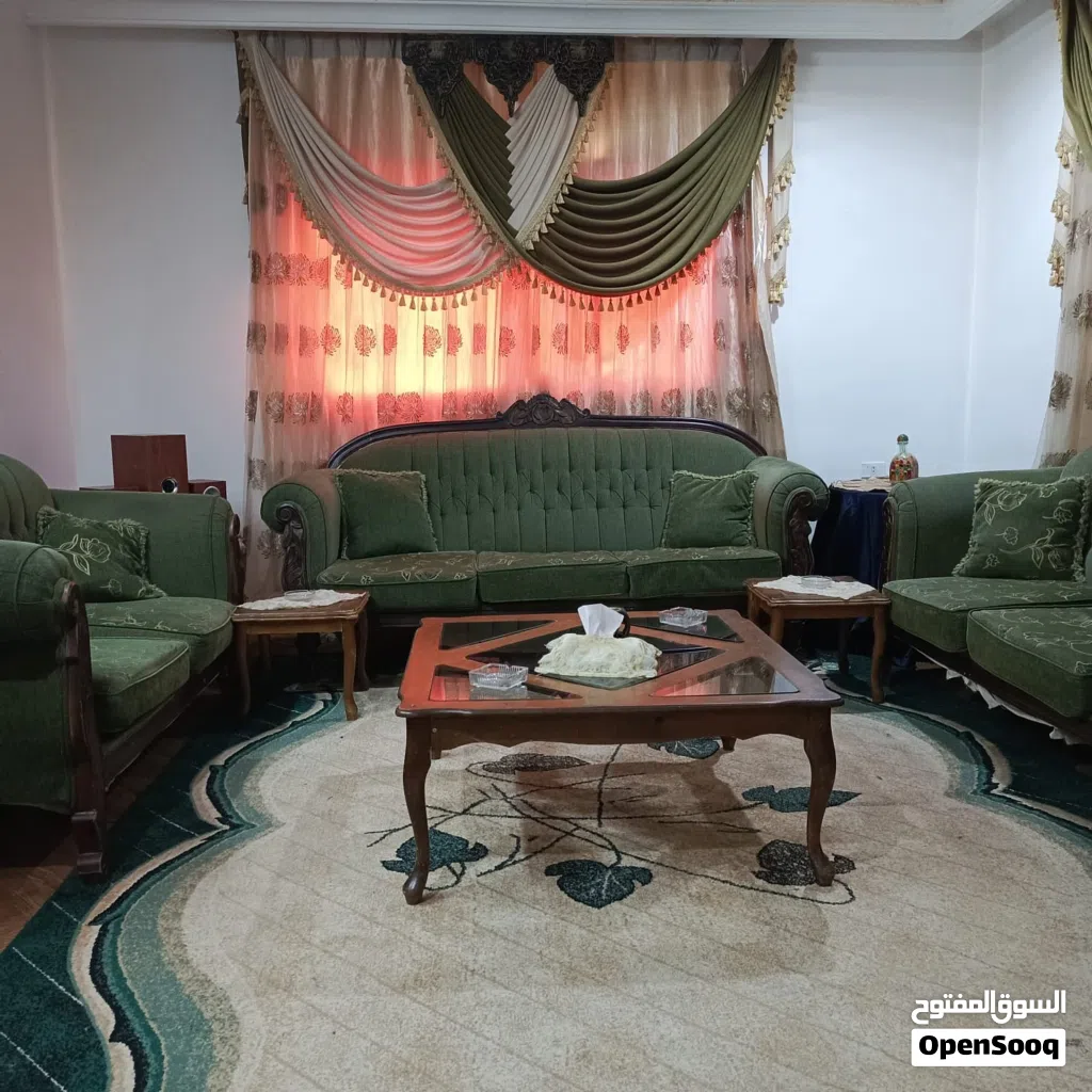 طقم كنب بحالة جيدة للبيع