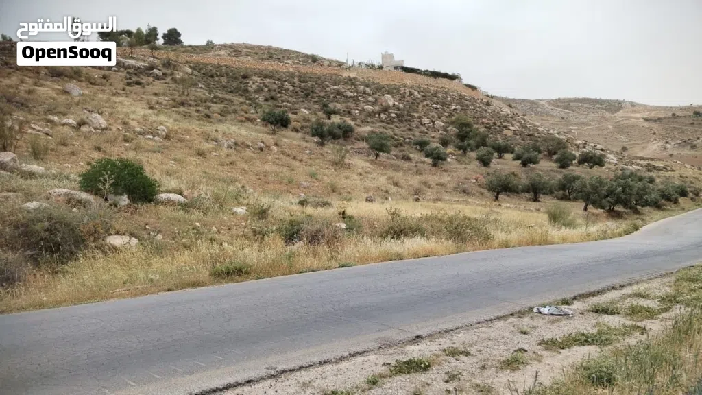 للبيع في السلط المغاريب نمر مساحة 350 متر جميع الخدمات متوفره