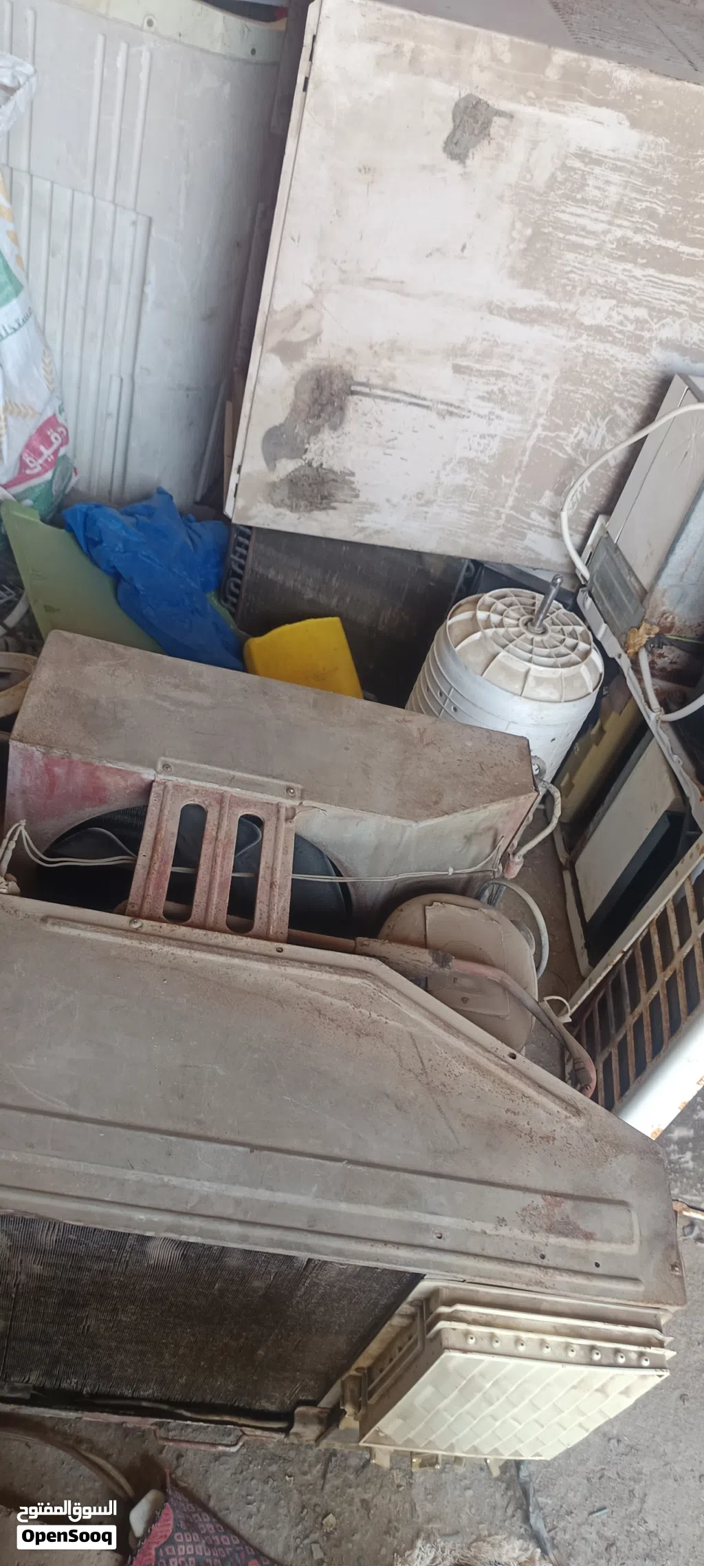 مكيف طن ونص جنرال مستخدم نضيييييييف من قلبه يشتيله غسله بس ولا المكيف ماشاء الله السعر 800سعودي كلمه