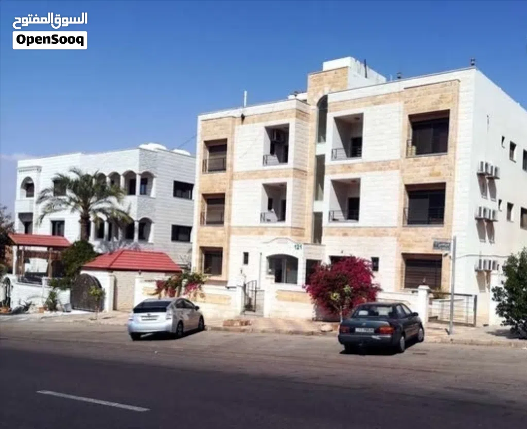 استديو مفروش للايجار الشهري عبارة غرفة نوم واحدة مع مطبخ وحمام وبلكونه في اجمل مواقع العقبة للموظفين