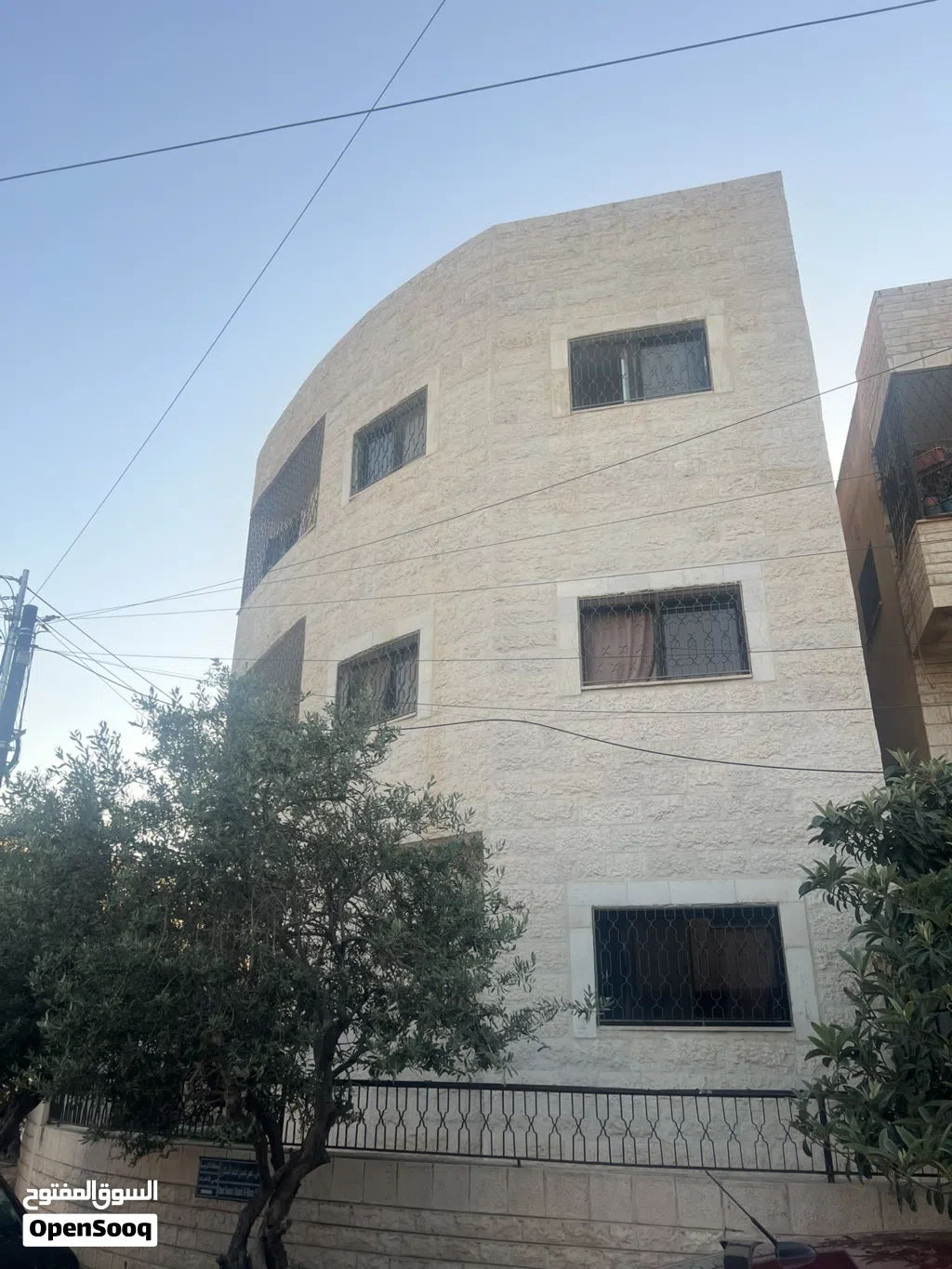 عمارتين سكنتين ( مأجرات) للبيع بواقع 8 شقق