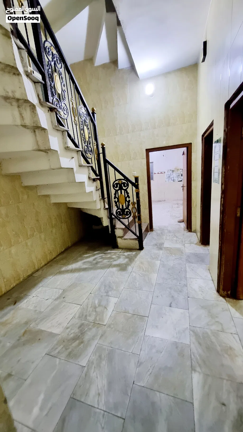 بيت طابقين 200م للايجار في حي الجامعة - سكن او مكتب