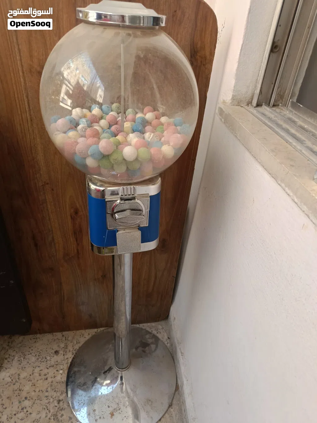 ماكنه علكه وماكنه لعبه سيارات