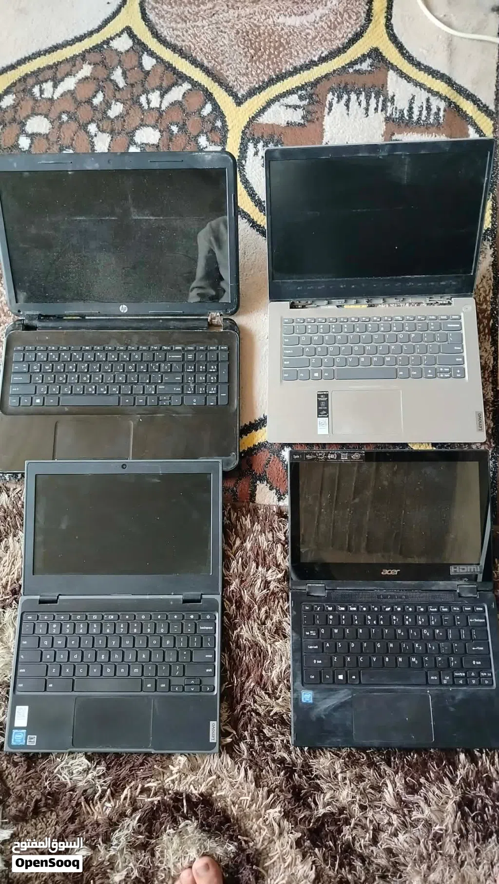 لابتوبات عاطلة مع قطع غيار حاسبات واغراض لابتوبات اخرى للبيع