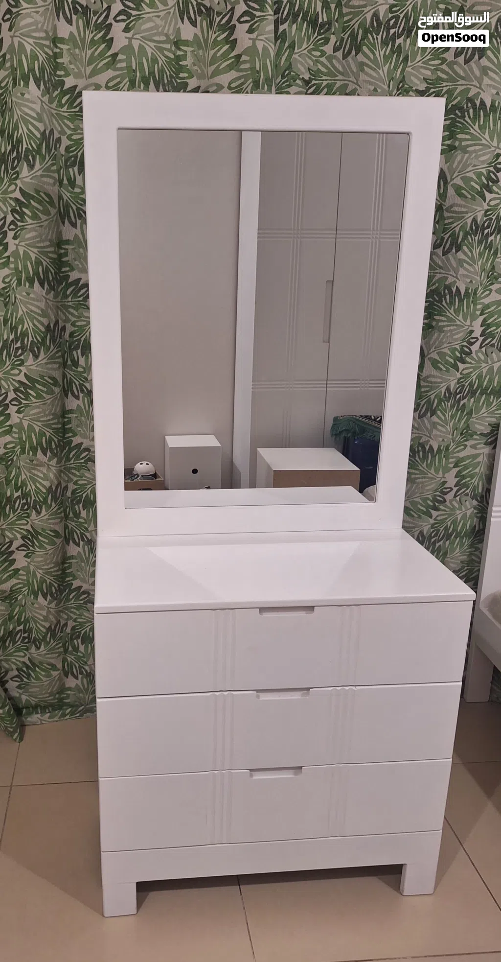 White Dressing Table with chair for FREE. Both good condition. 3 drawers and mirror. Negotiable.