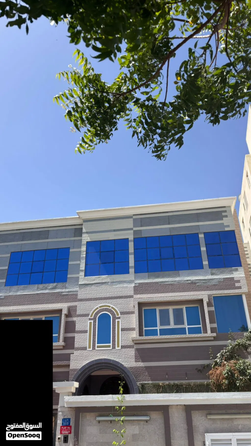 شقة للإيجار – العذيبة الشمالية /Apartment for Rent in Al Azaiba North