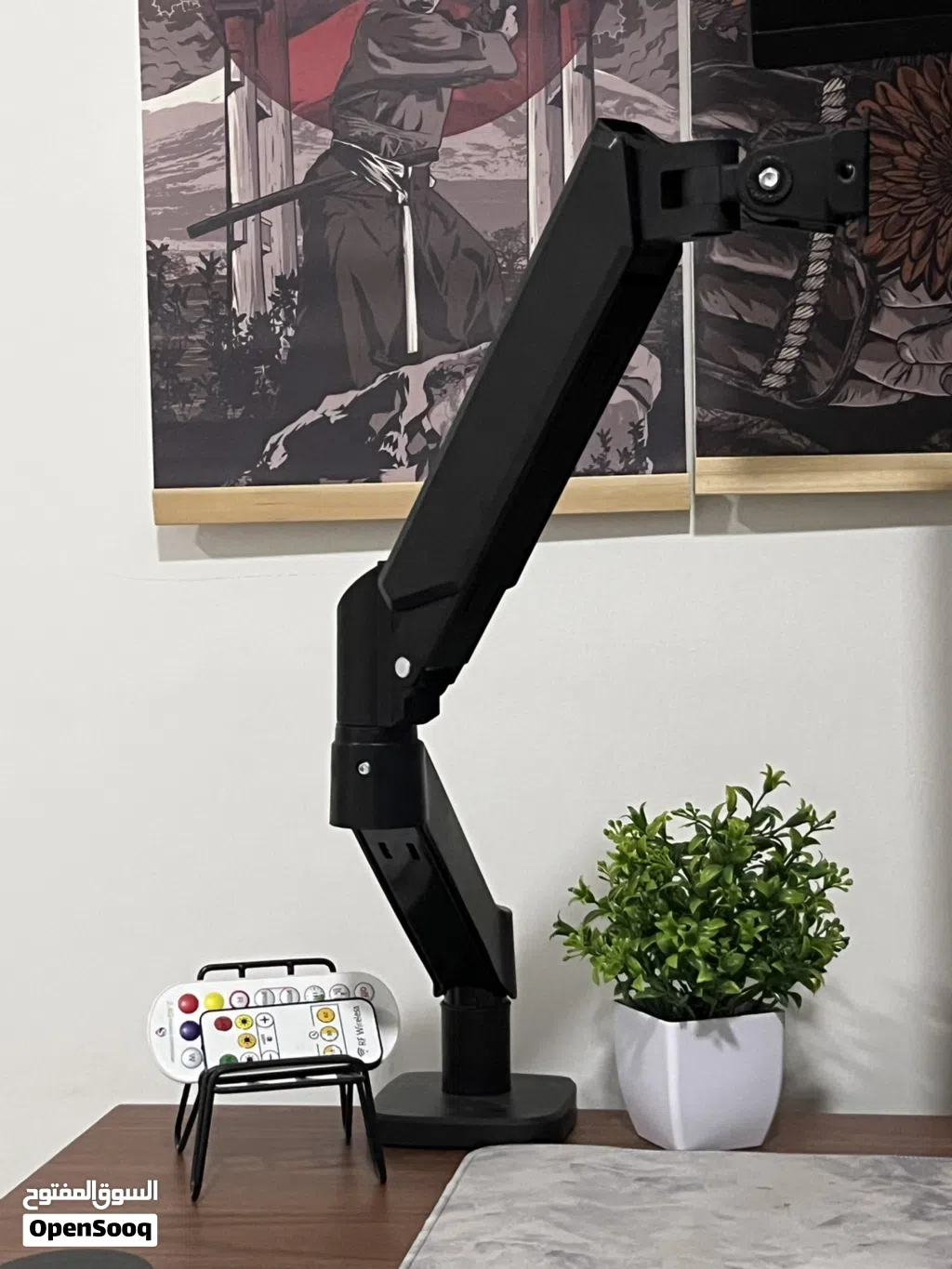 Monitor arm