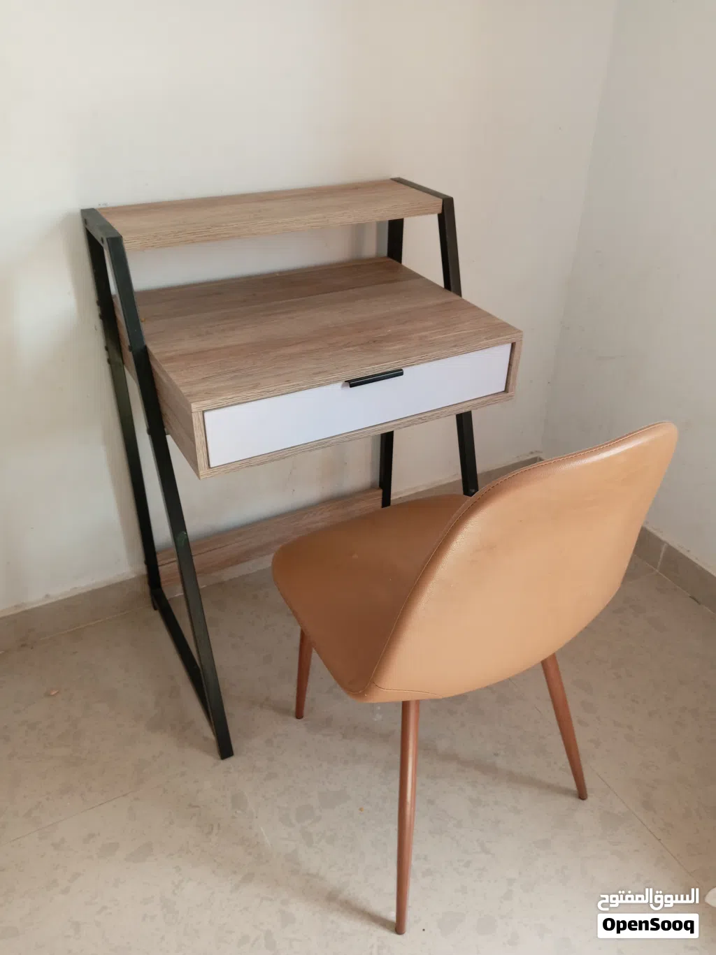 طاولة وكرسي للبيع chair and desk /table