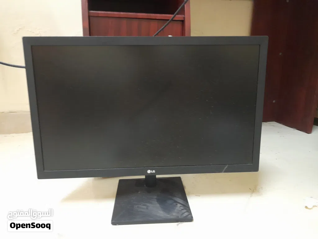 شاشة من شركة LG 22 بوصة من نوع LCD