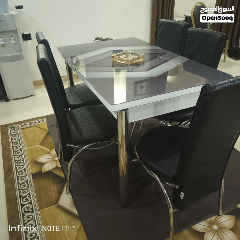 طاولة طعام قابلة الفتح