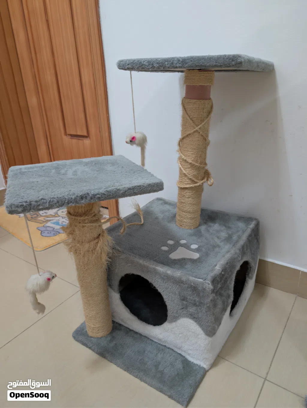 Cat house + scratcher