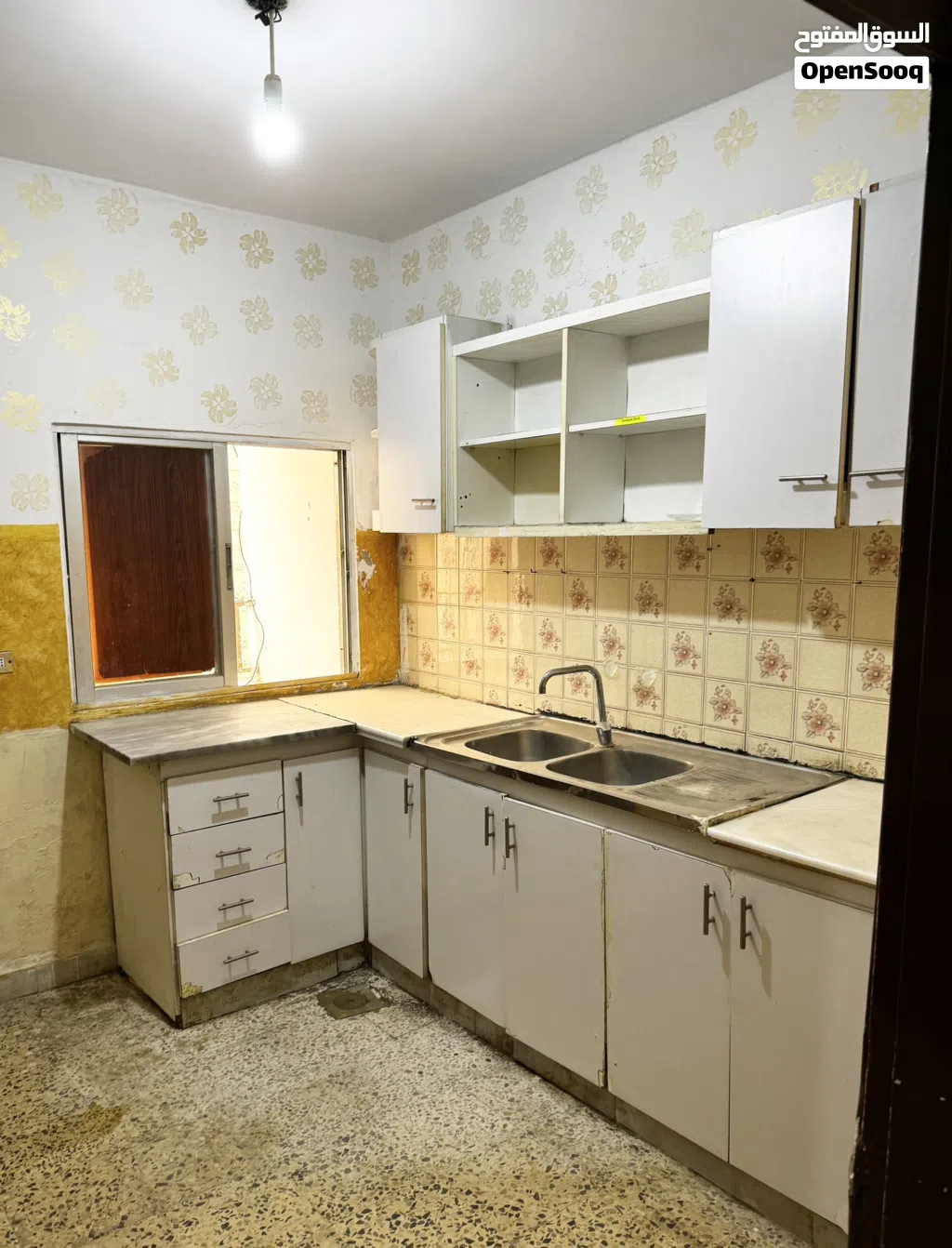 ش قة للإيجار على دوار النسيم ،خلف فندق أجنادين ، البوابة الجنوبية جامعة اليرموك
