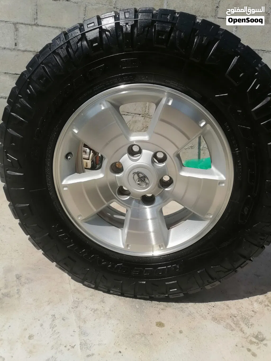 اطارات مع رنجات اصليه أمريكيه ممتازه جدا