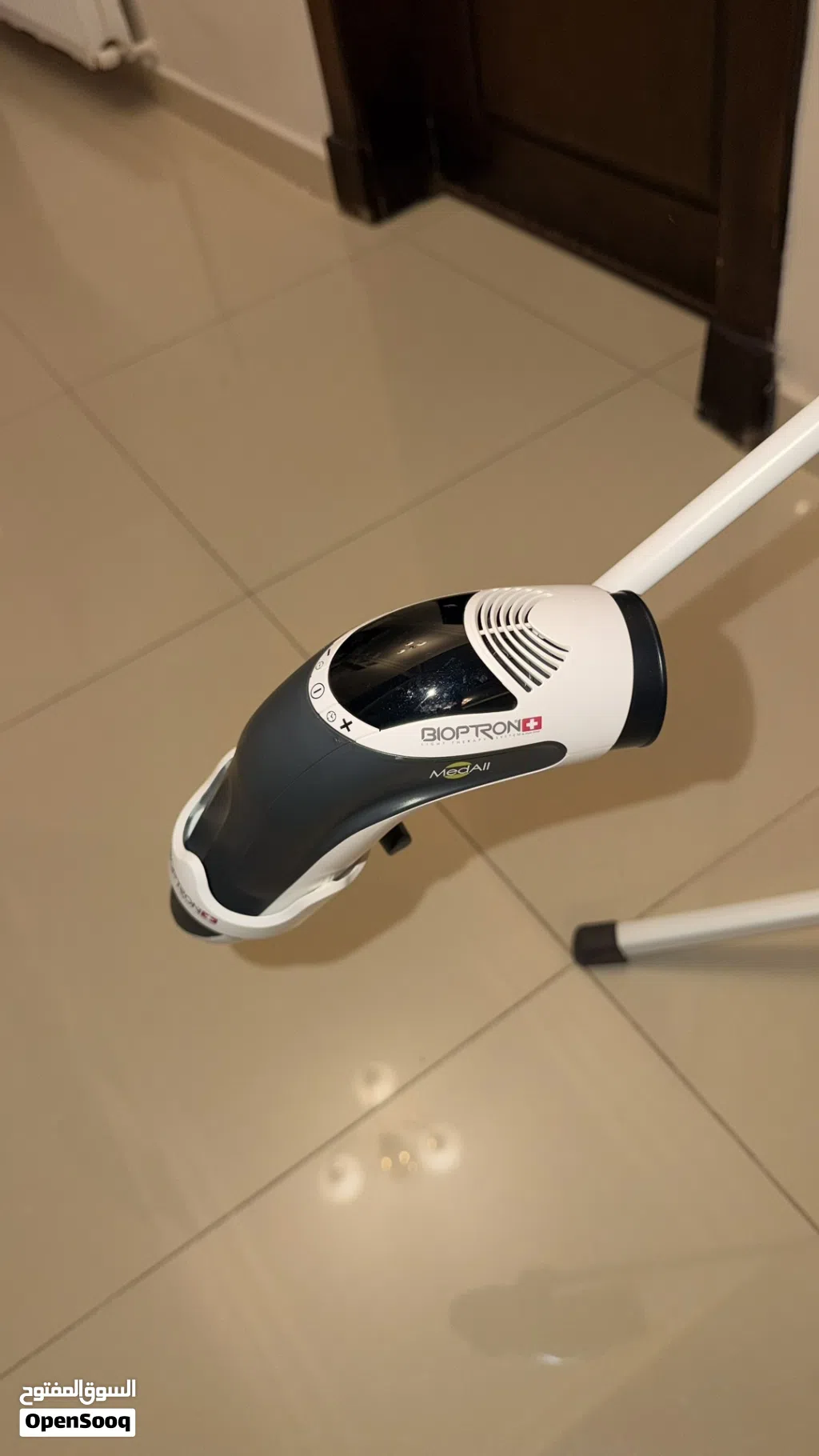 جهاز Bioptron MedAll Light Therapy هو جهاز علاج ضوئي طبي